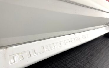 Ford-Mustang-1987-Oxford-White-Scarlet-Red-18