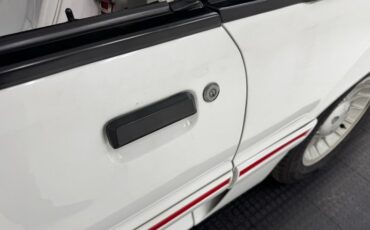 Ford-Mustang-1987-Oxford-White-Scarlet-Red-19