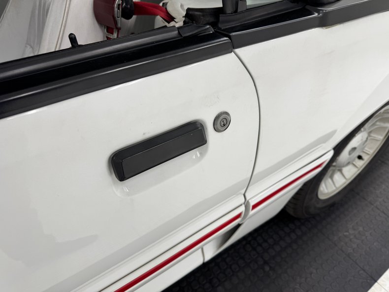 Ford-Mustang-1987-Oxford-White-Scarlet-Red-19