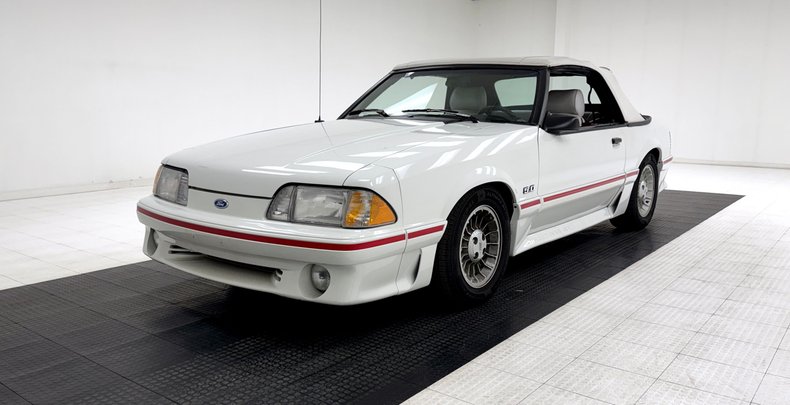 Ford-Mustang-1987-Oxford-White-Scarlet-Red-2