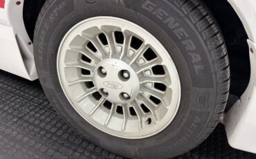 Ford-Mustang-1987-Oxford-White-Scarlet-Red-20