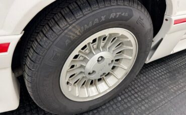 Ford-Mustang-1987-Oxford-White-Scarlet-Red-22