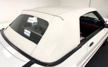 Ford-Mustang-1987-Oxford-White-Scarlet-Red-23