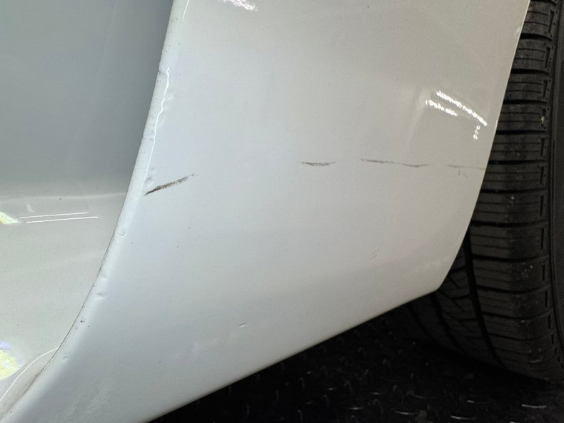 Ford-Mustang-1987-Oxford-White-Scarlet-Red-26