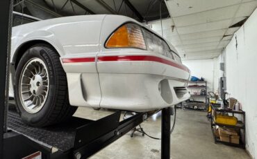 Ford-Mustang-1987-Oxford-White-Scarlet-Red-29