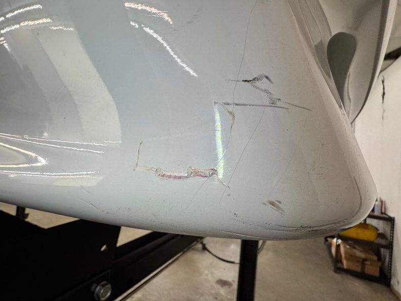 Ford-Mustang-1987-Oxford-White-Scarlet-Red-30