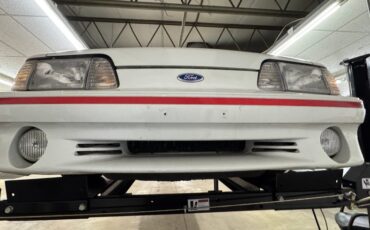 Ford-Mustang-1987-Oxford-White-Scarlet-Red-31