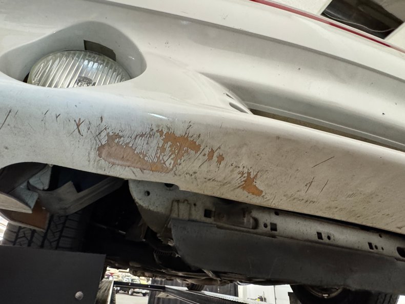 Ford-Mustang-1987-Oxford-White-Scarlet-Red-32