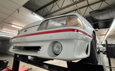 Ford-Mustang-1987-Oxford-White-Scarlet-Red-33