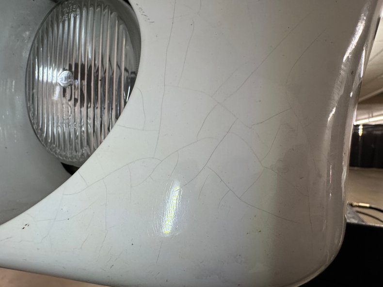 Ford-Mustang-1987-Oxford-White-Scarlet-Red-34