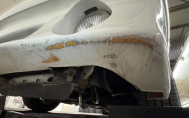 Ford-Mustang-1987-Oxford-White-Scarlet-Red-35