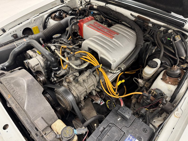 Ford-Mustang-1987-Oxford-White-Scarlet-Red-37