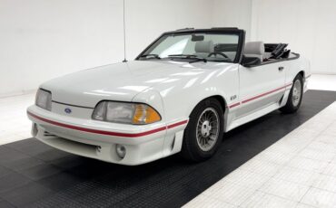 Ford-Mustang-1987-Oxford-White-Scarlet-Red