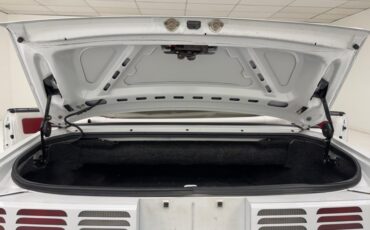 Ford-Mustang-1987-Oxford-White-Scarlet-Red-38