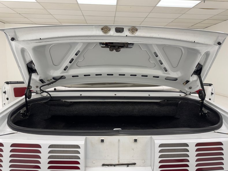 Ford-Mustang-1987-Oxford-White-Scarlet-Red-38