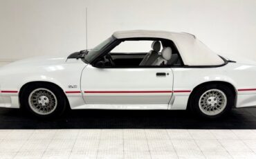 Ford-Mustang-1987-Oxford-White-Scarlet-Red-4