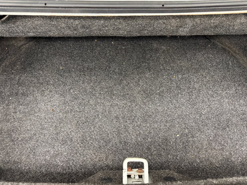 Ford-Mustang-1987-Oxford-White-Scarlet-Red-40