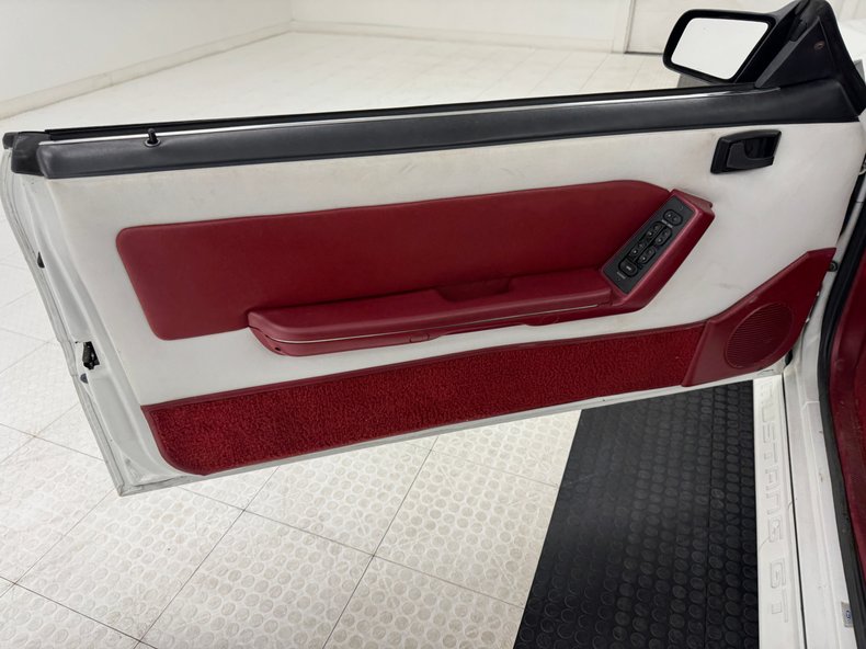Ford-Mustang-1987-Oxford-White-Scarlet-Red-42