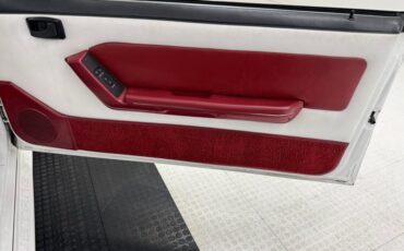 Ford-Mustang-1987-Oxford-White-Scarlet-Red-44