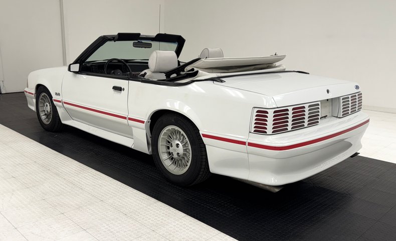 Ford-Mustang-1987-Oxford-White-Scarlet-Red-48