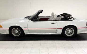 Ford-Mustang-1987-Oxford-White-Scarlet-Red-5