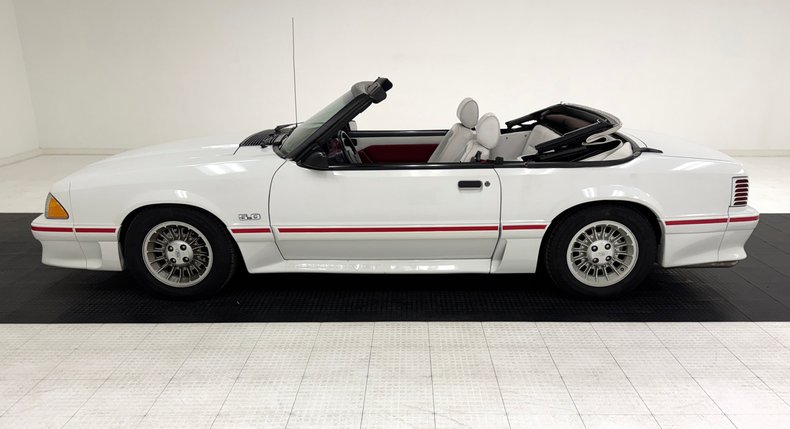 Ford-Mustang-1987-Oxford-White-Scarlet-Red-5