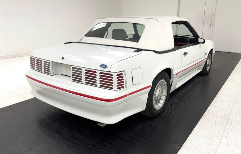 Ford-Mustang-1987-Oxford-White-Scarlet-Red-8