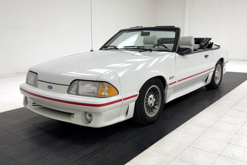 Ford-Mustang-1987-Oxford-White-Scarlet-Red