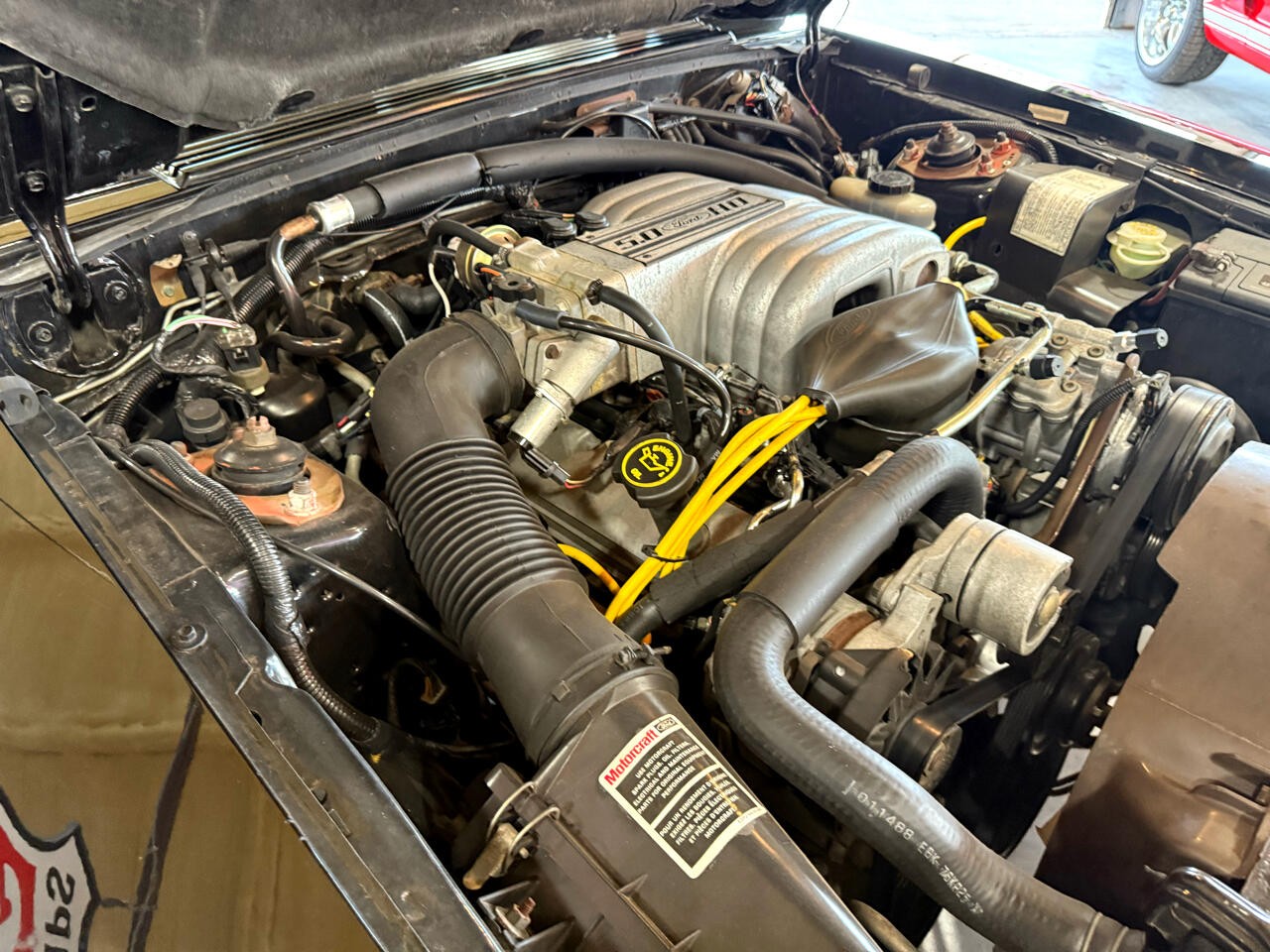 Ford-Mustang-1988-Convertible-11