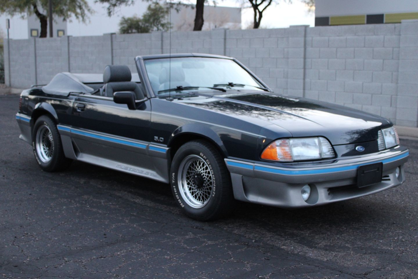 Ford-Mustang-1988-Convertible-12