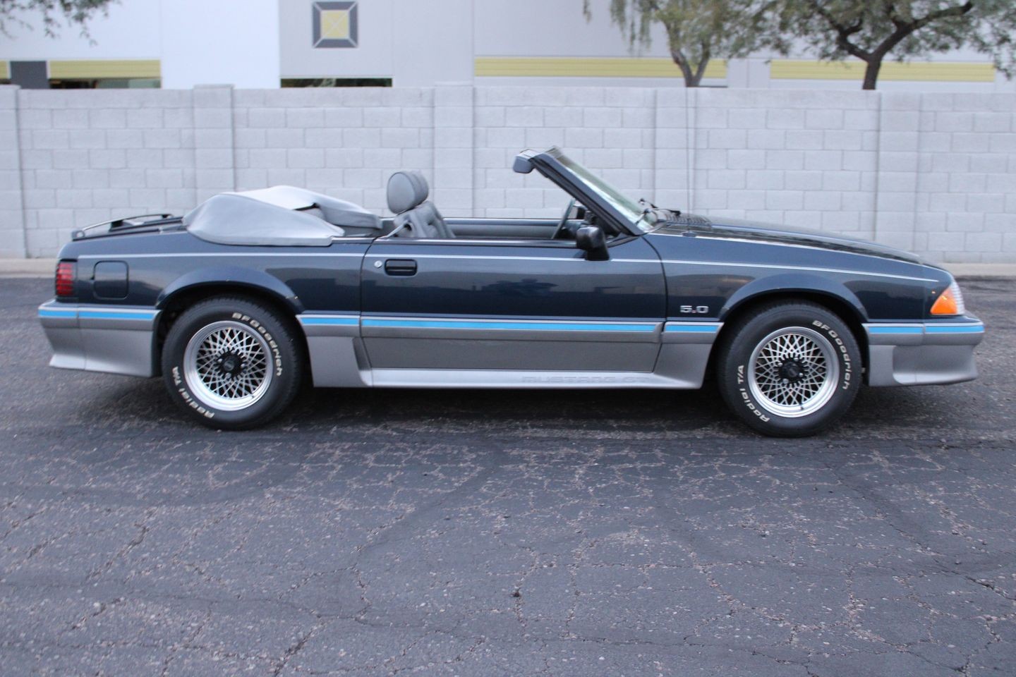 Ford-Mustang-1988-Convertible-13