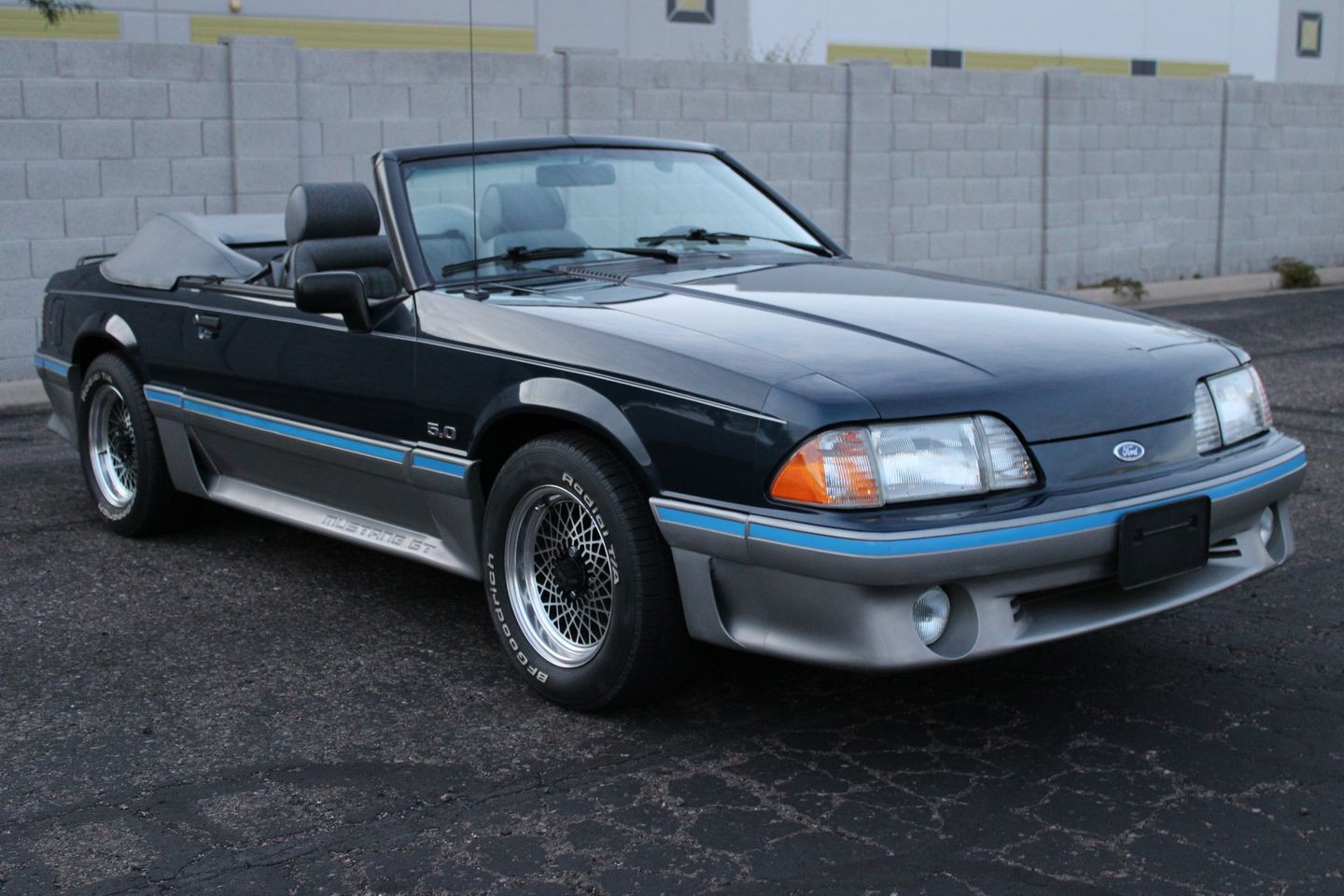 Ford-Mustang-1988-Convertible-17