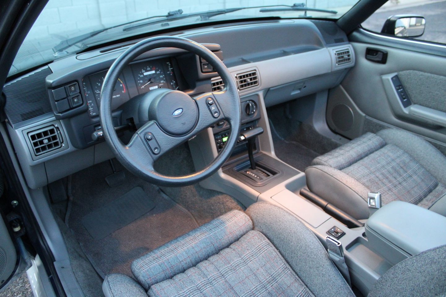 Ford-Mustang-1988-Convertible-30