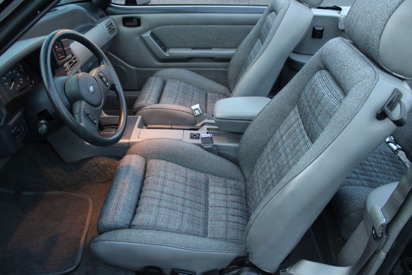 Ford-Mustang-1988-Convertible-31