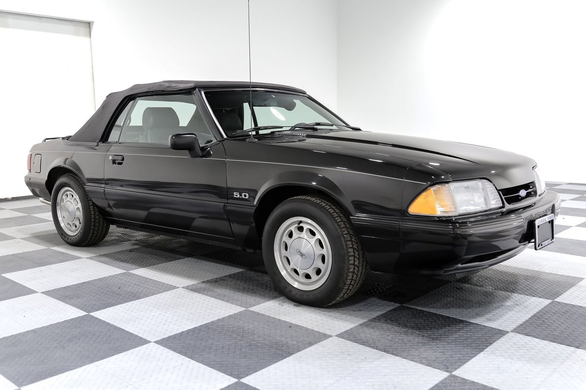 Ford-Mustang-1989-Convertible-1