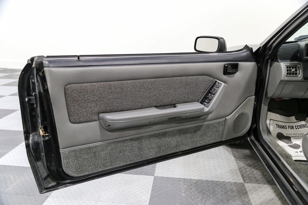 Ford-Mustang-1989-Convertible-14