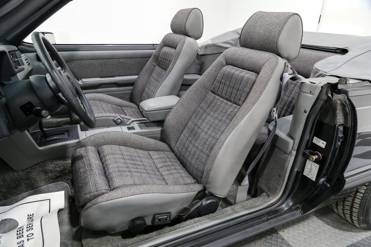 Ford-Mustang-1989-Convertible-16