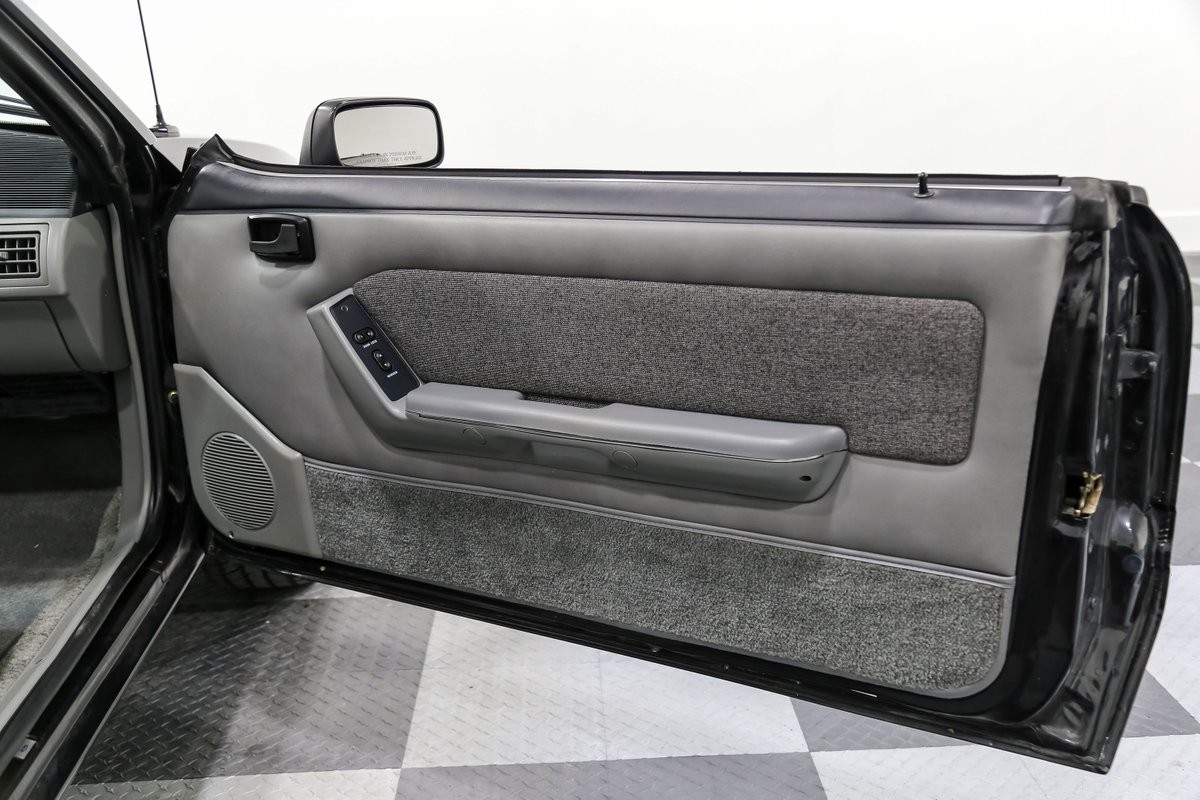 Ford-Mustang-1989-Convertible-18