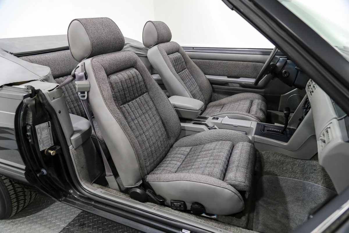 Ford-Mustang-1989-Convertible-20