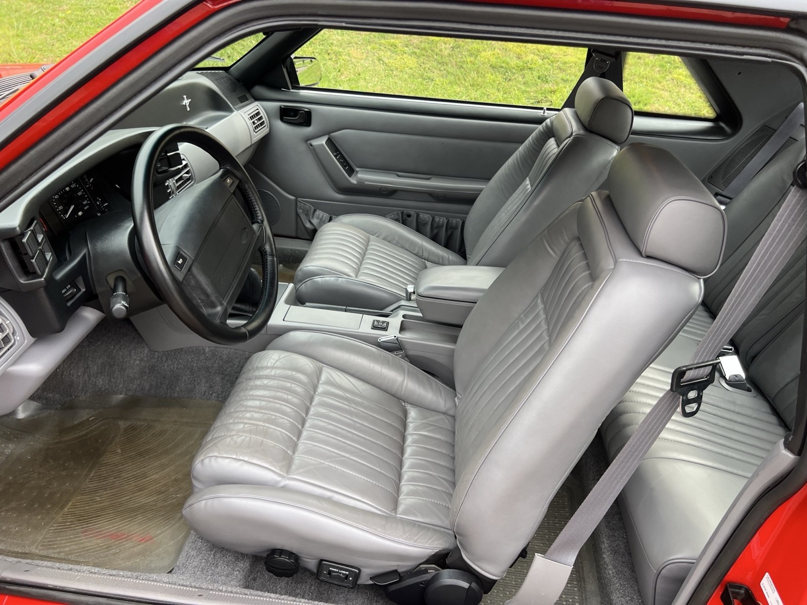 Ford-Mustang-1993-33