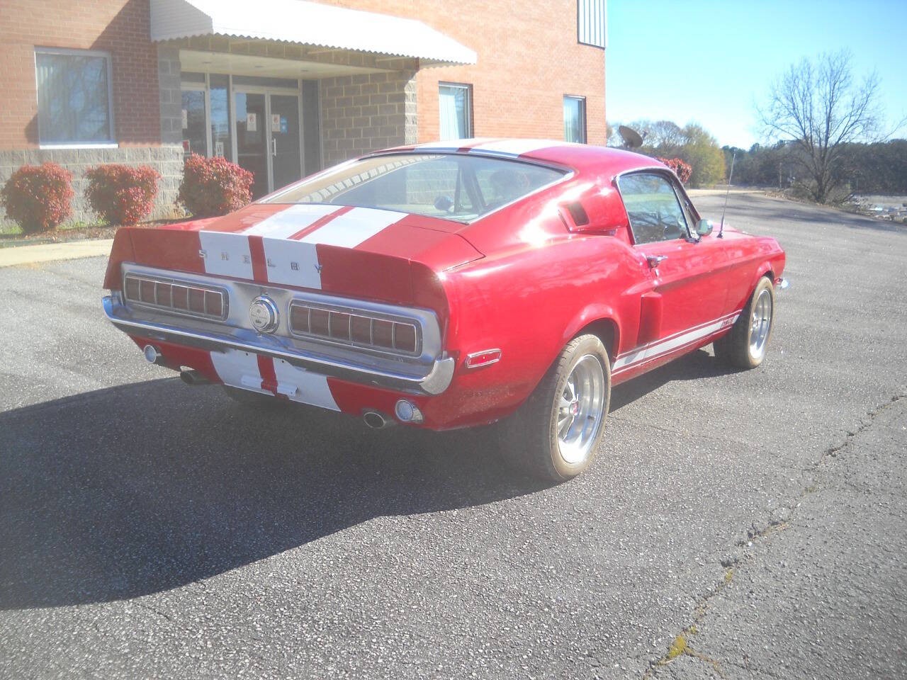 Ford-Mustang-Custom-Fastback-1968-Hatchback-3