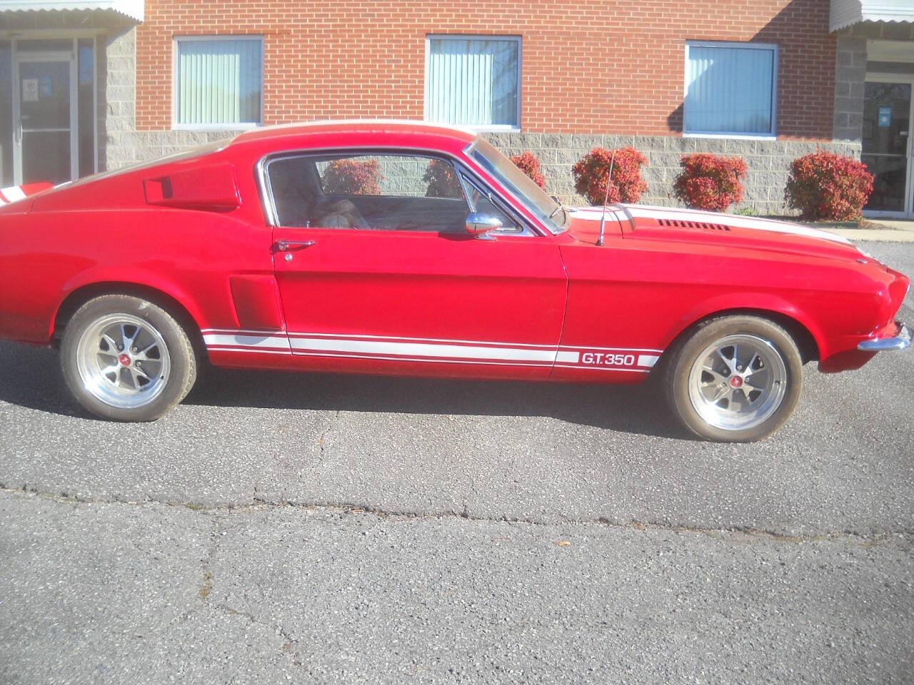Ford-Mustang-Custom-Fastback-1968-Hatchback-6