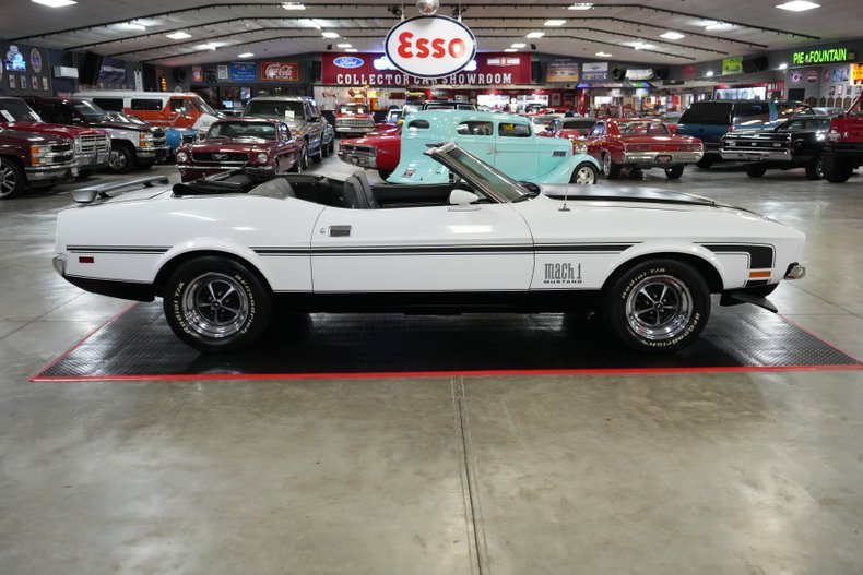 Ford-Other-1972-White-Black-1