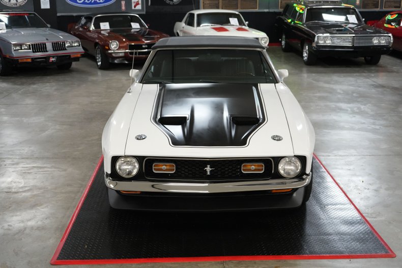 Ford-Other-1972-White-Black-25