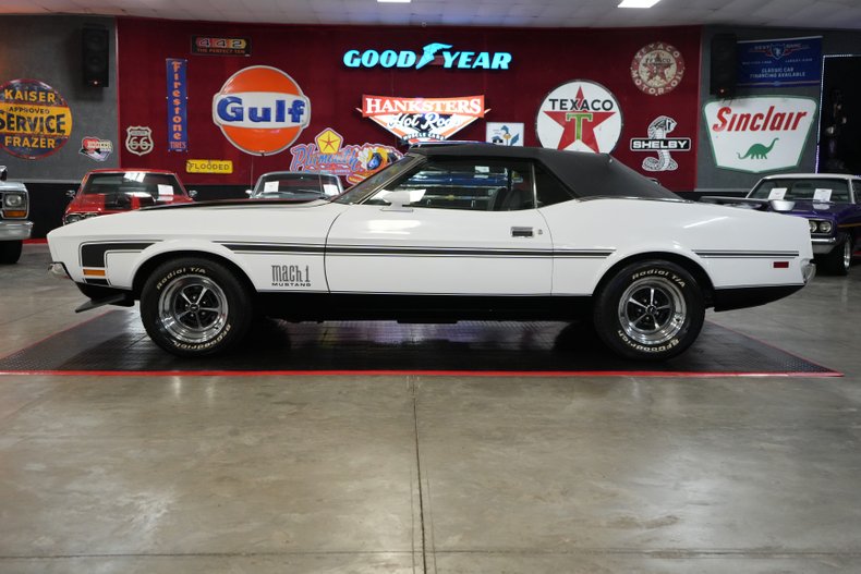 Ford-Other-1972-White-Black-27
