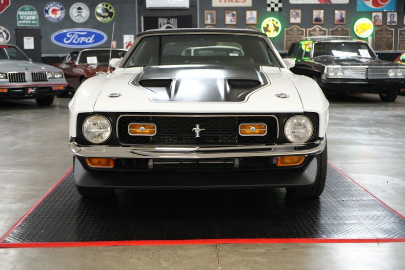 Ford-Other-1972-White-Black-31