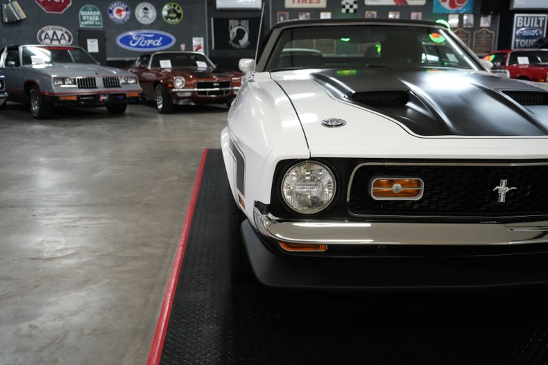 Ford-Other-1972-White-Black-34
