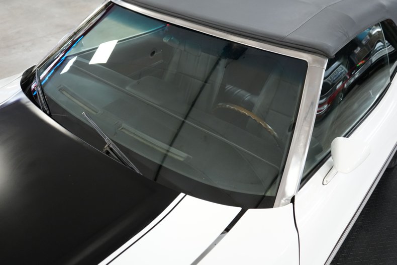 Ford-Other-1972-White-Black-38