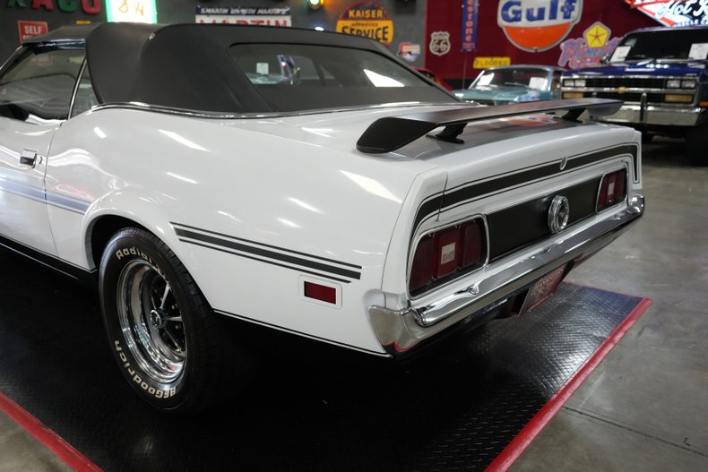 Ford-Other-1972-White-Black-47