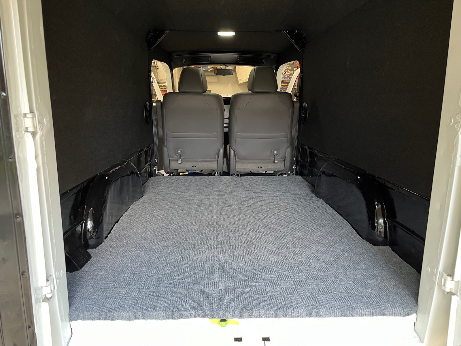 Ford-PANEL-WAGON-1935-16